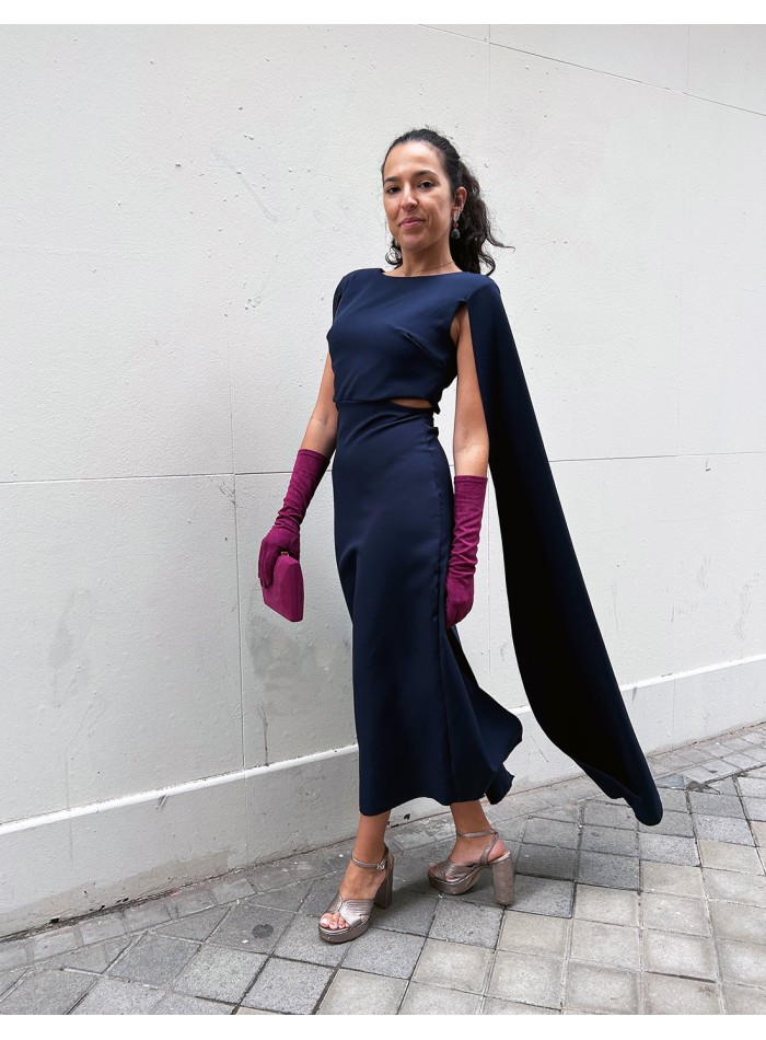 Vestido de fiesta midi con cut out y mangas capa azul marino