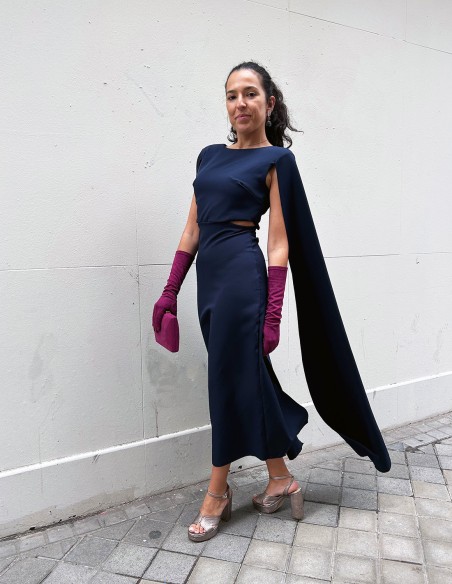 Vestido de fiesta midi con cut out y mangas capa azul marino