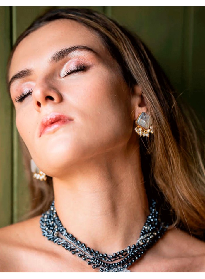 Earrings with pearls and natural stone