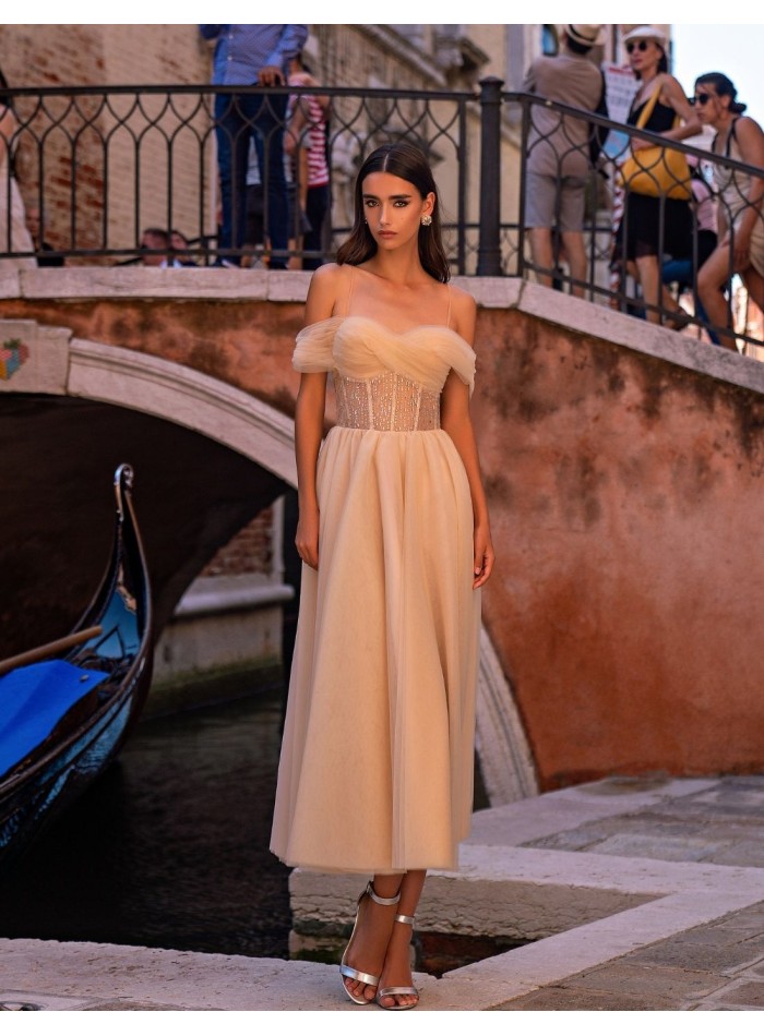 Vestido midi de tul con cuerpo de cristales