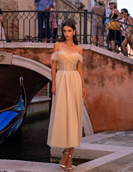 Vestido midi de tul con cuerpo de cristales