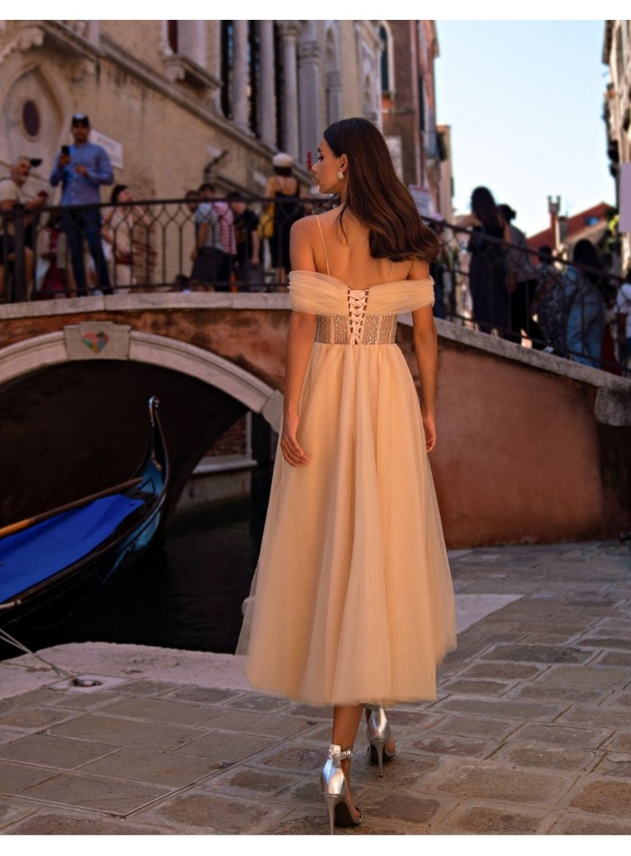 Vestido midi de tul con cuerpo de cristales