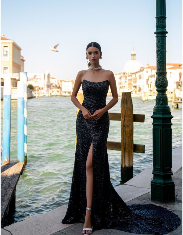 Long party dress with sequins and train