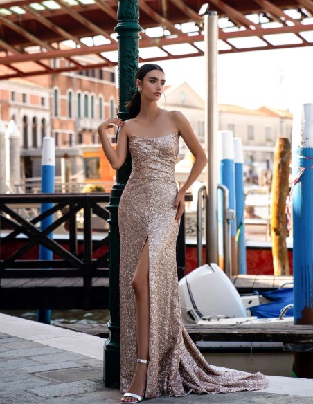 Robe longue de fête avec sequins et traîne