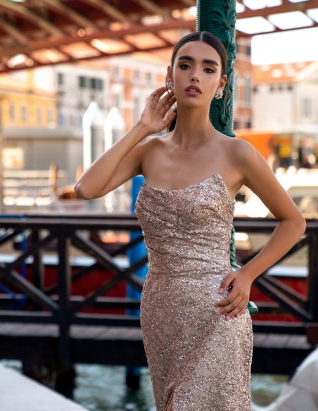Robe longue de fête avec sequins et traîne