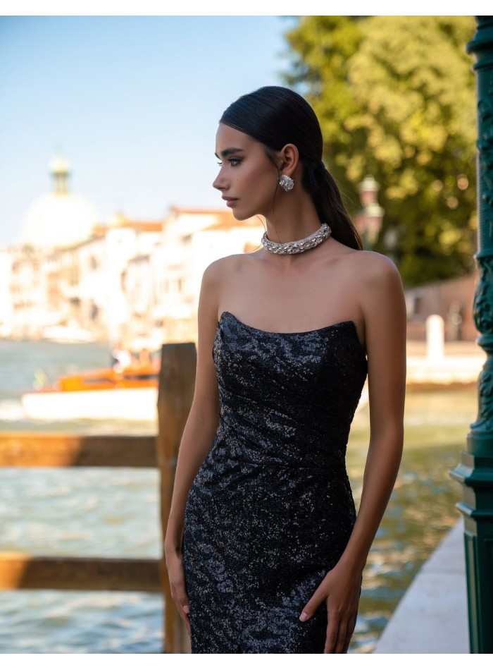 Robe longue de fête avec sequins et traîne