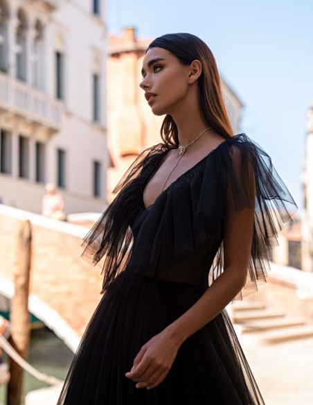 Vestido midi de fiesta con volantes de tul