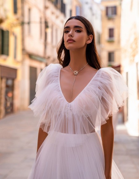 Vestido midi de fiesta con volantes de tul