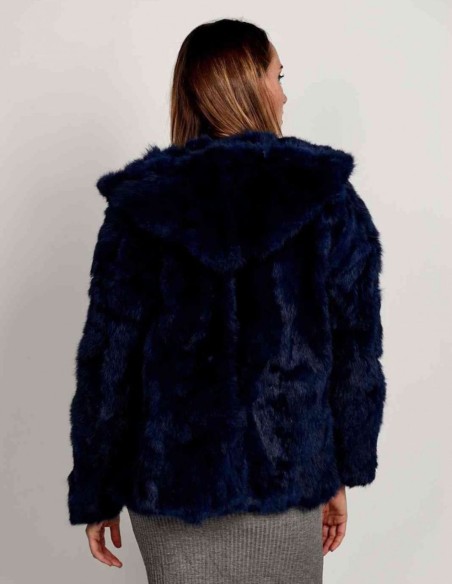 Abrigo de pelo de conejo con capucha