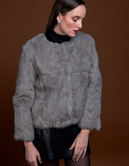 Chaqueta de pelo de conejo y cuello redondo