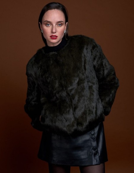 Chaqueta de pelo de conejo y cuello redondo