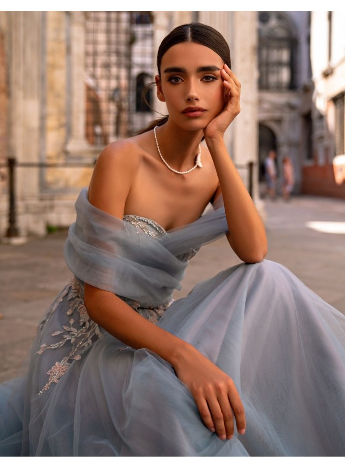 Long party dress with embroidered sweetheart neckline and tulle