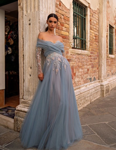 Long party dress with embroidered sweetheart neckline and tulle