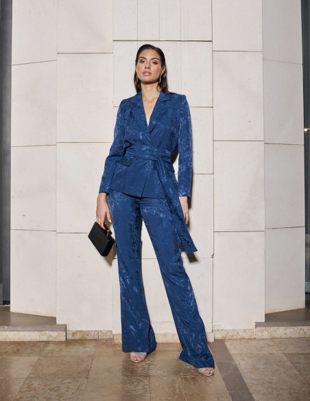 Party outfit for autumn events.