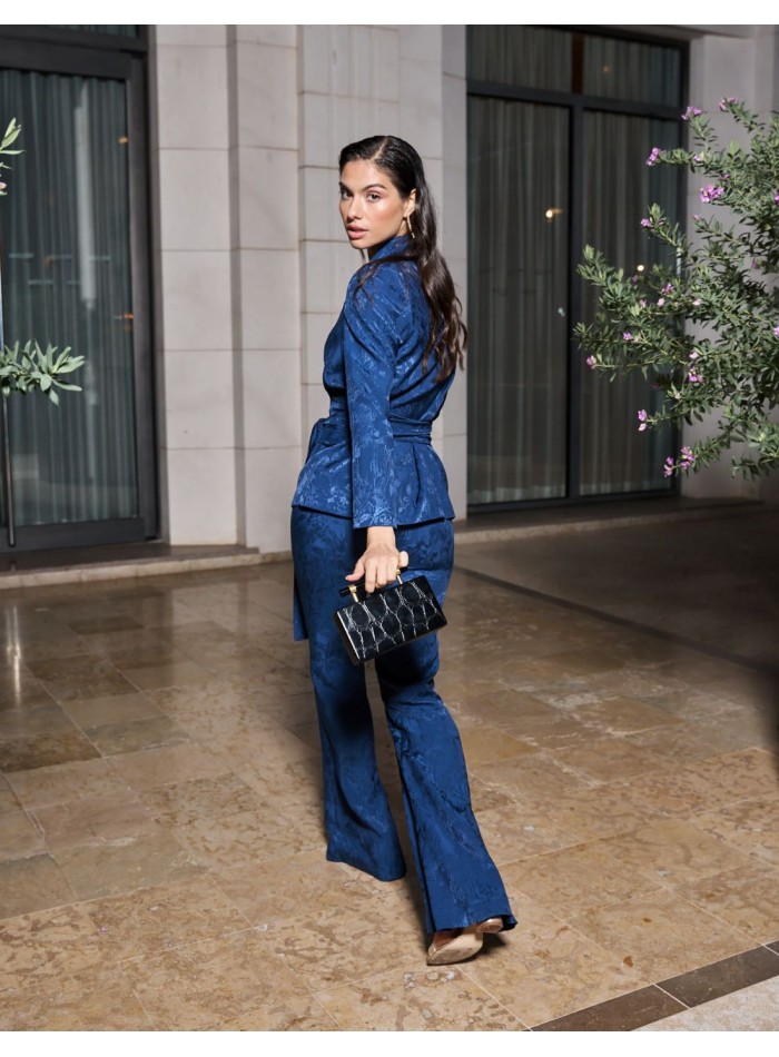 Chaqueta de manga larga con solapas.