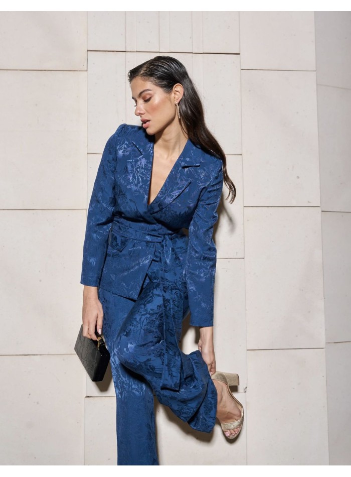 Jacquard fabric double breasted jacket with belt.