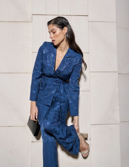 Jacquard fabric double breasted jacket with belt.