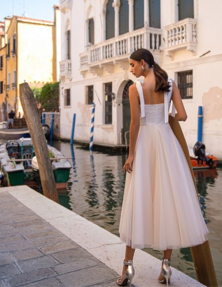 Robe de soirée midi avec bretelles à nœuds et jupe en tulle