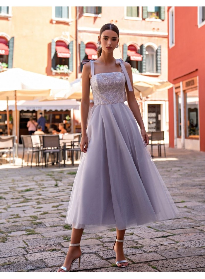 Robe de soirée midi avec bretelles à nœuds et jupe en tulle