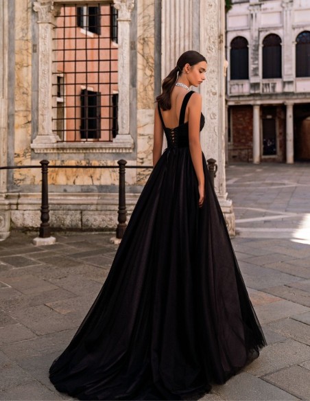 Vestido de fiesta largo con cuerpo plisado y falda de tul