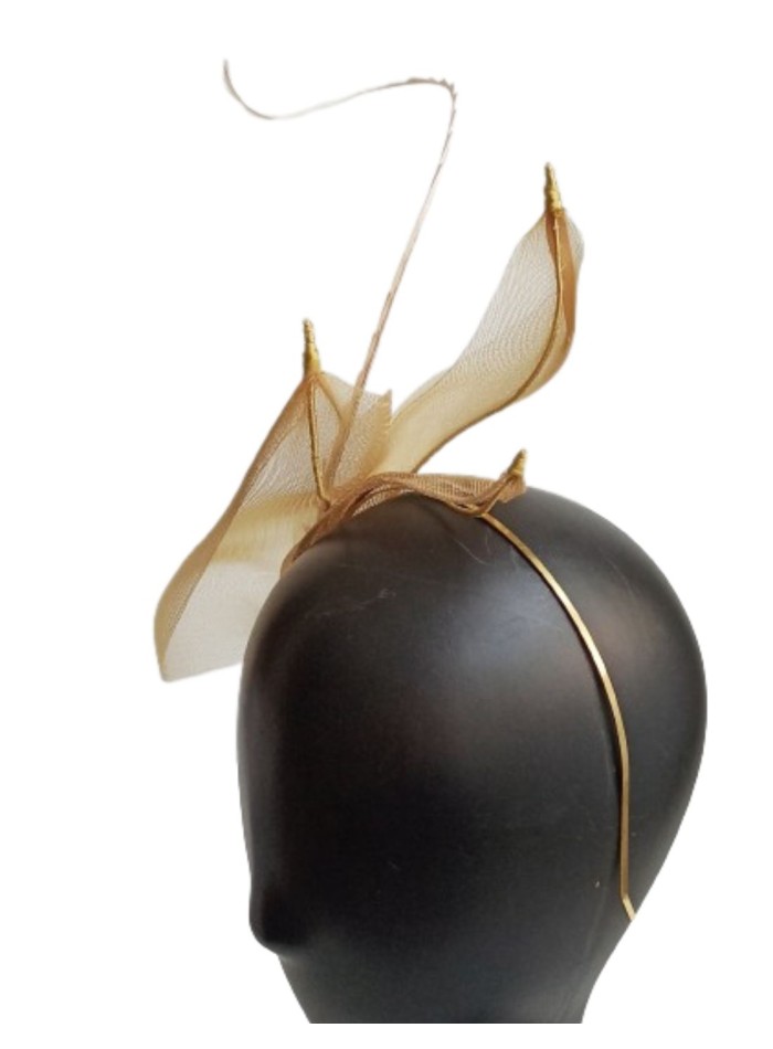 Headdress of raffia leaves with raki.