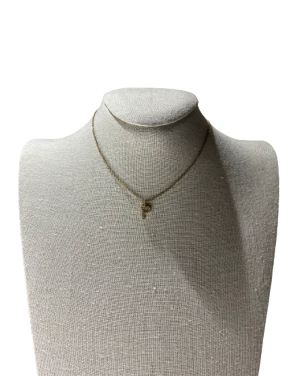 Gold plated pendant to give as a gift. 2