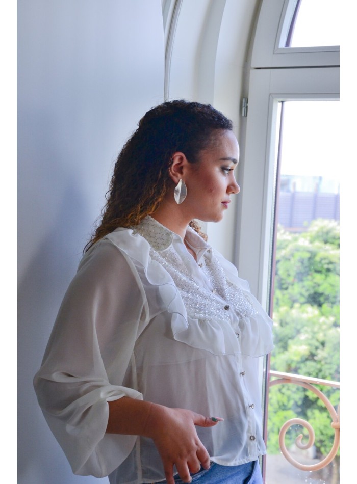 Blusa de fiesta blanca con volantes y cristales