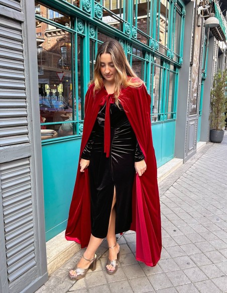 Longue cape en velours avec laçage au col