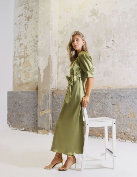 Robe de soirée midi en satin vert olive