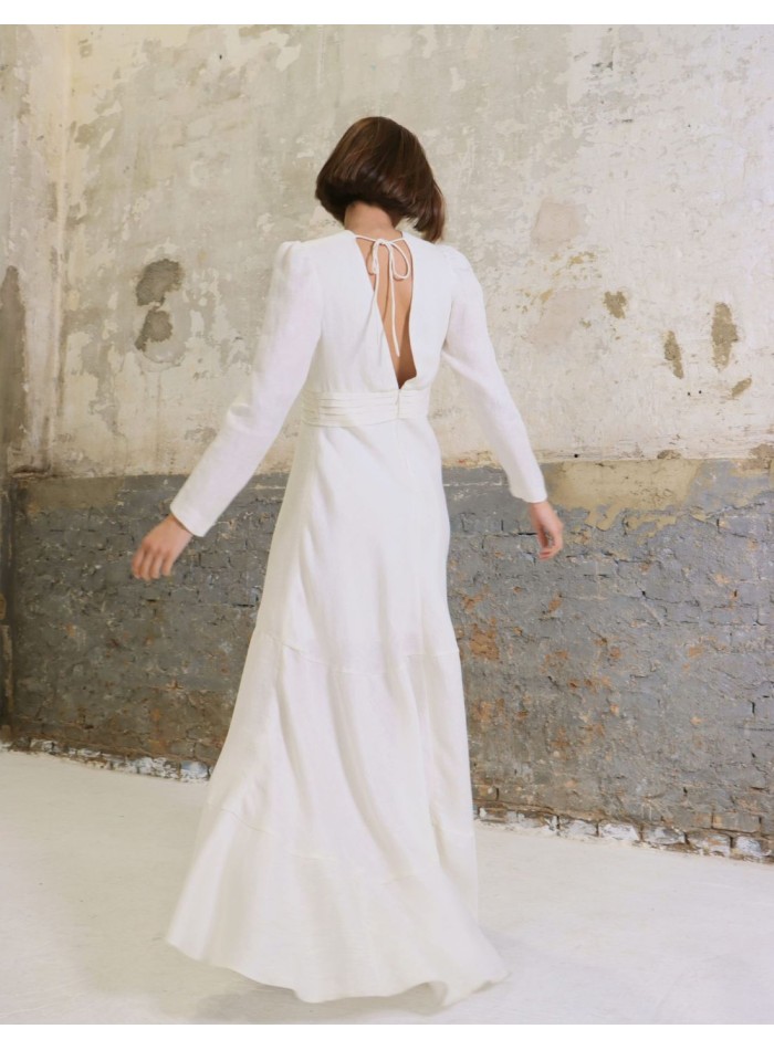 Robe longue de mariée en lin blanc à manches...