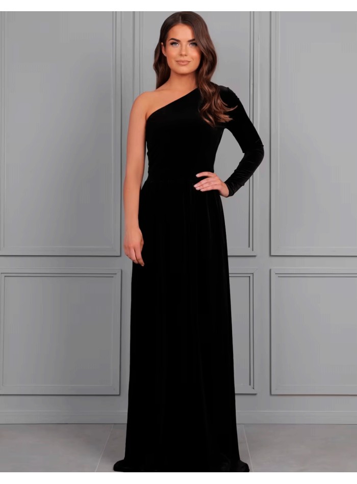Evening dress in velvet with one sleeve and slit