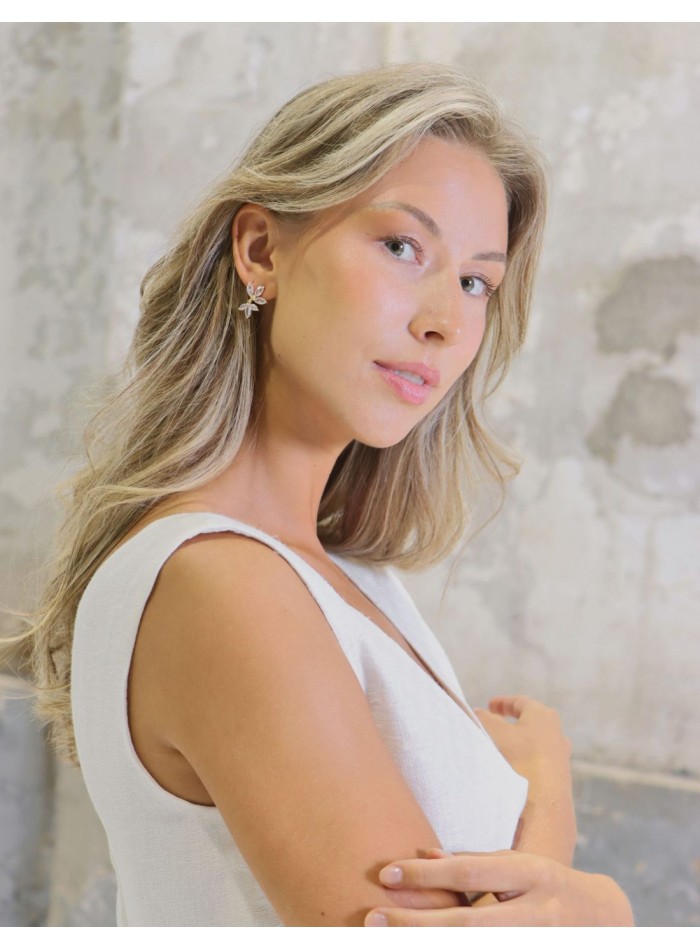 Sleeveless midi wedding dress with side slit