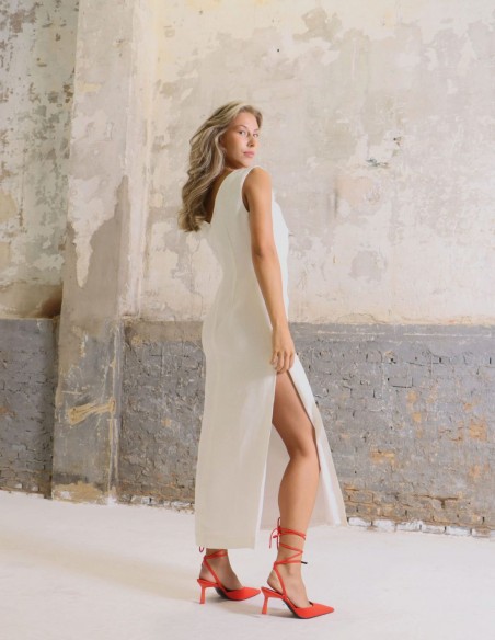 Sleeveless midi wedding dress with side slit