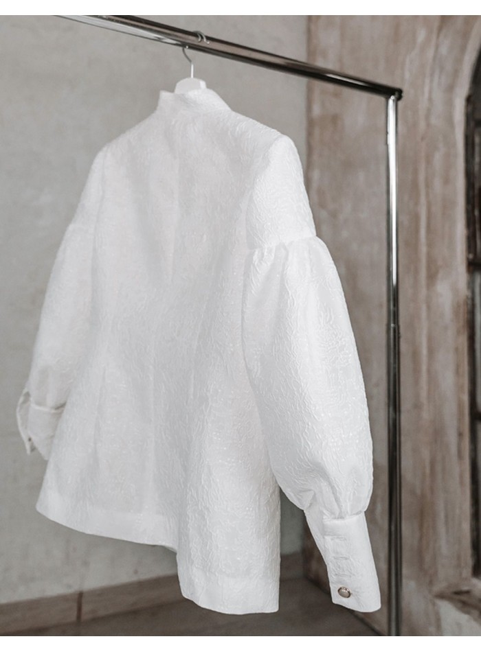 Brocade white jacket with puffed sleeves