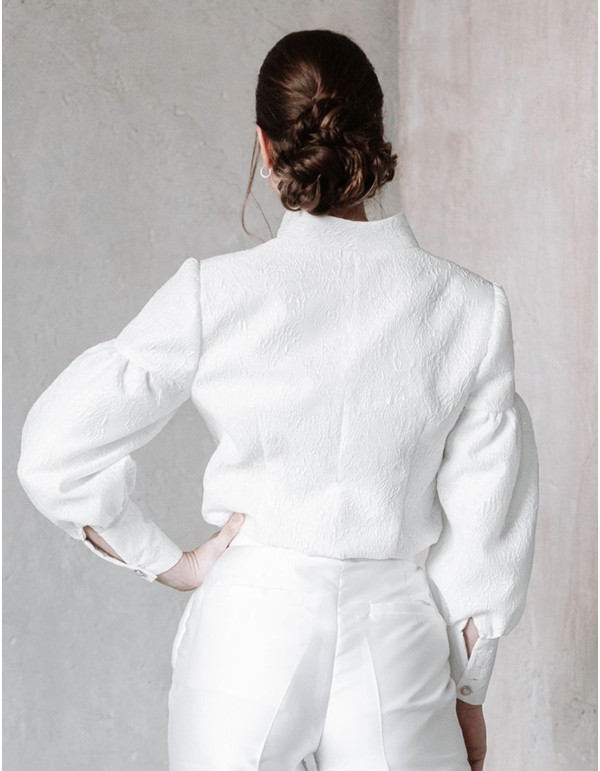 Veste en brocart blanc à manches bouffantes 2