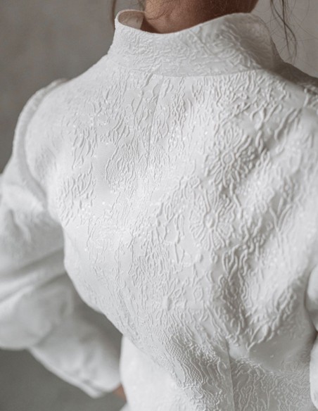 Brocade white jacket with puffed sleeves