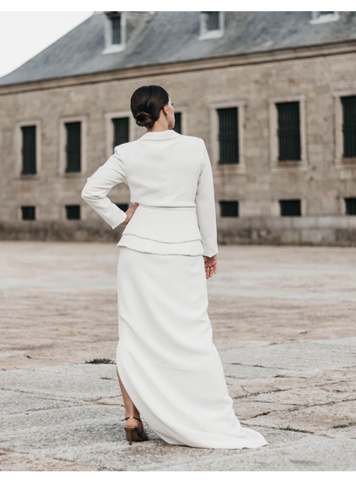 Chaqueta americana blanca de novia con botones