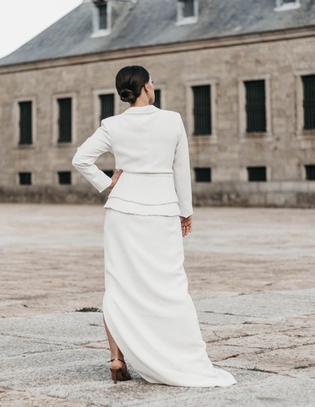 Chaqueta americana blanca de novia con botones