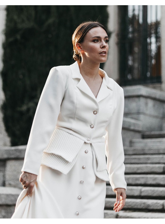 Chaqueta americana blanca de novia con botones