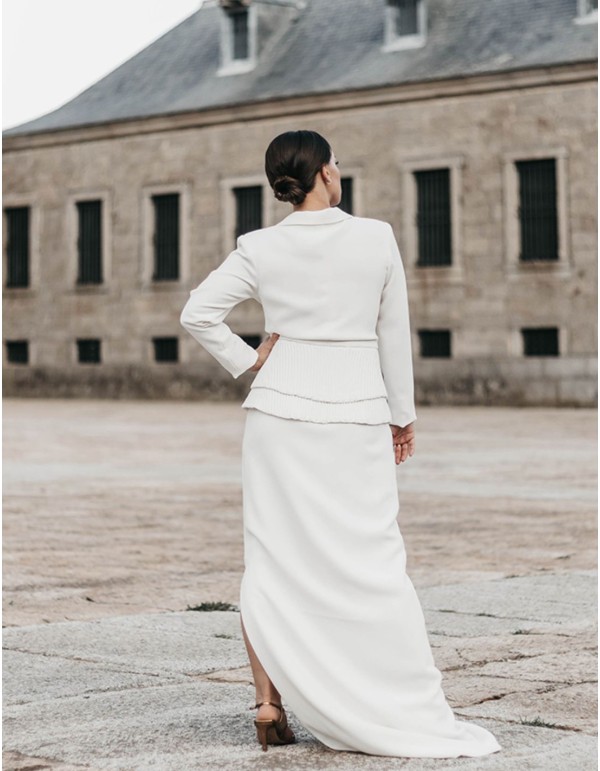 Jupe longue blanche avec Boutonnières en perles 2