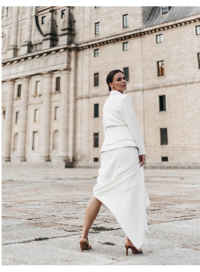 Jupe longue blanche avec Boutonnières en perles