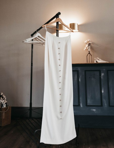 Jupe longue blanche avec Boutonnières en perles
