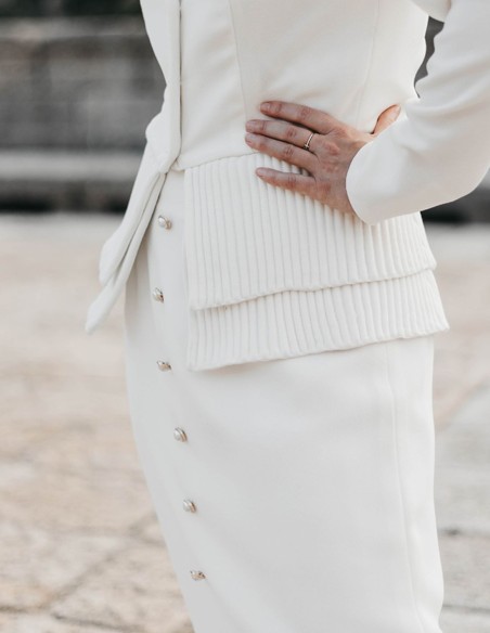 Jupe longue blanche avec Boutonnières en perles