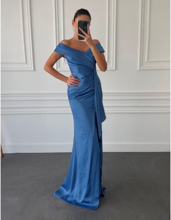 Robe de soirée en satin avec fente et encolure croisée 2