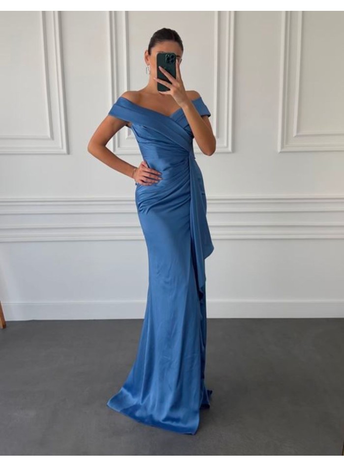 Vestido de fiesta de satén con abertura y...