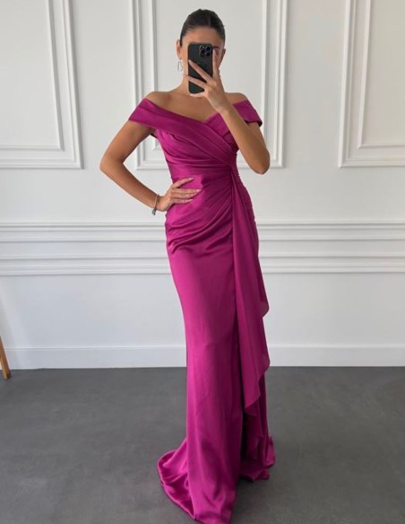 Vestido de fiesta de satén con abertura y escote cruzado