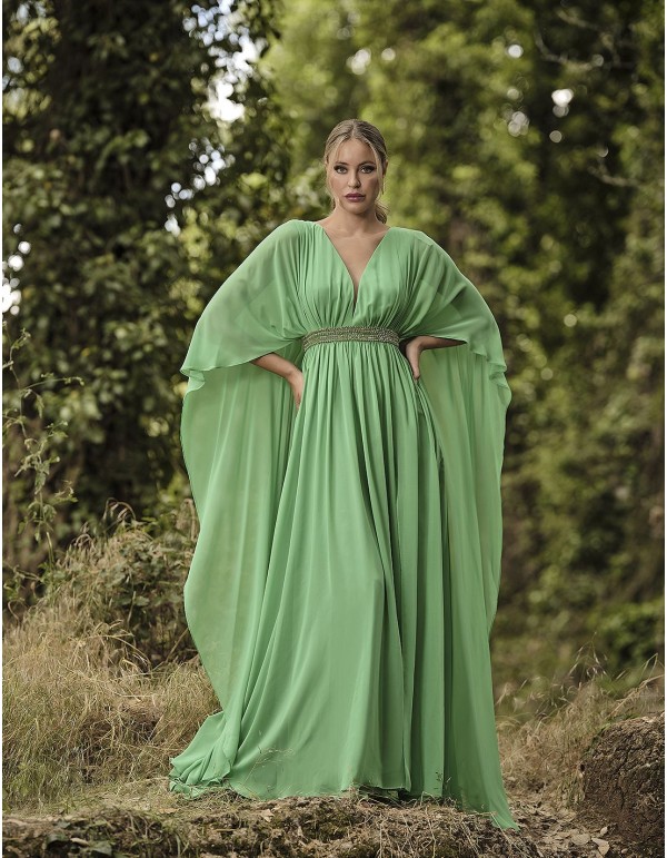 Vestido largo de fiesta con capa y fajín de pedrería 2