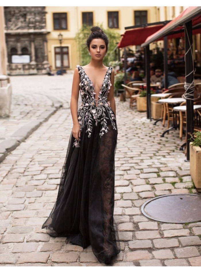 Robe longue de soirée avec décolleté plongeant...