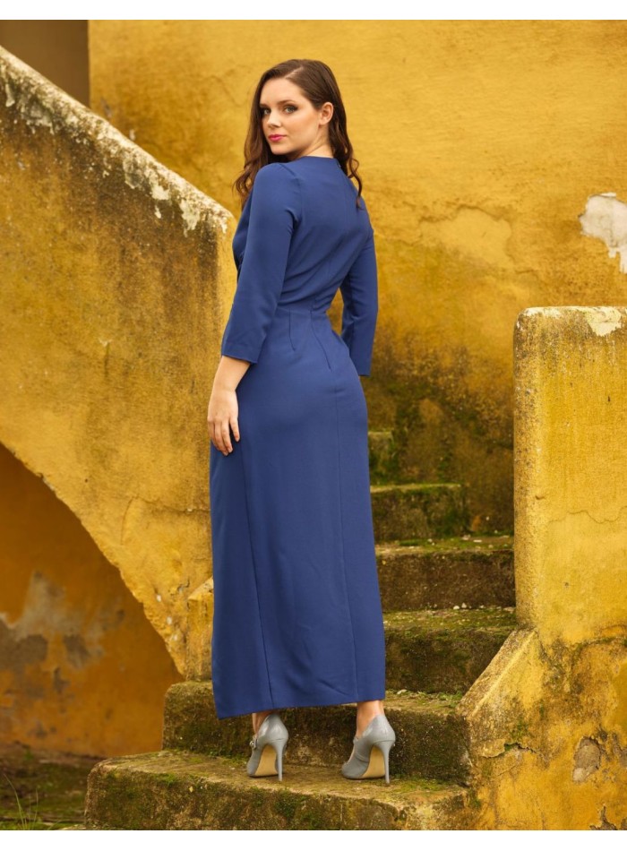 Vestido midi cruzado con flores para invitadas.