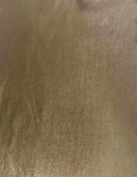 Vestido de fiesta midi satinado con escote pico y falda fluida